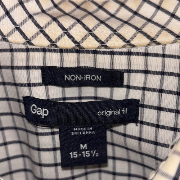 GAP NON IRON Button down 15-15 1/2” - Picture 2 of 5